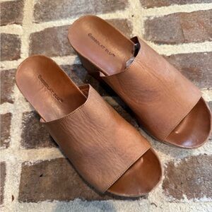 🤎 Chocolat Blu Women's Tan Wedge Sandals size 7.5